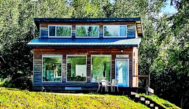 Modern Private Cabin with views of Denali and Mt. Susitna.