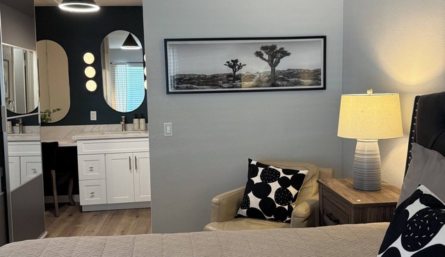 Modern & Private Corner-Unit Condo in Central Mira Mesa