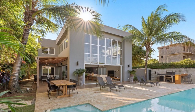 Modern Private Villa at Encuentro Surf Break