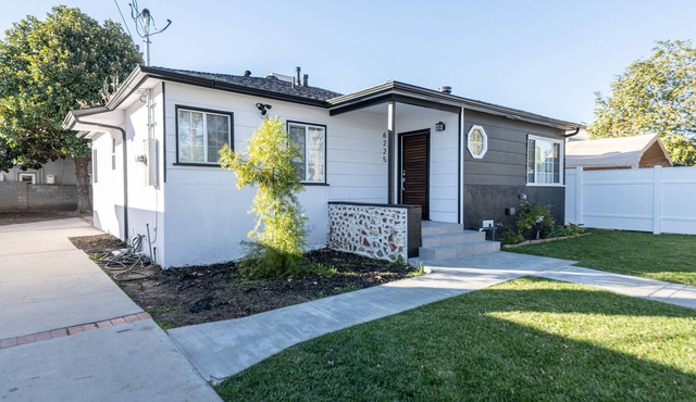 Modern & Private Los Angeles Gem | Family Friendly
