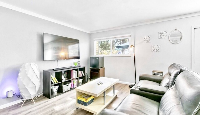 Modern Private Retreat Near Riverwalk District!n