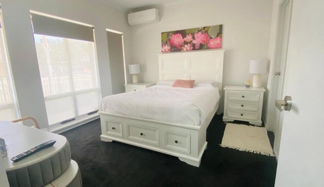 Modern Private room with ensuite