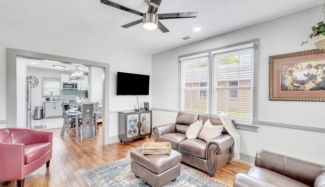 Modern & Private Savannah Retreat Near Riverfront!