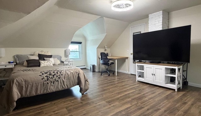 Modern Private Suite on Quiet 3rd Floor