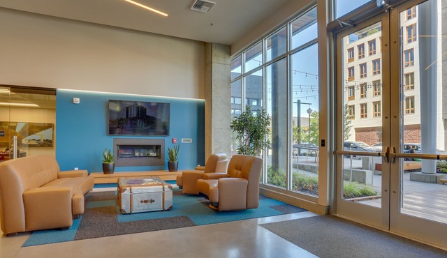 Modern Q21 Condo with Unbeatable Location - Pedestrian Paradise