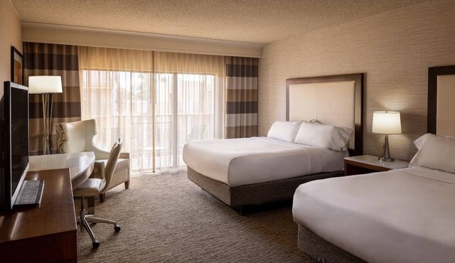 Modern Queen Comfort! 2 Units w/Fitness Center + Free Parking!