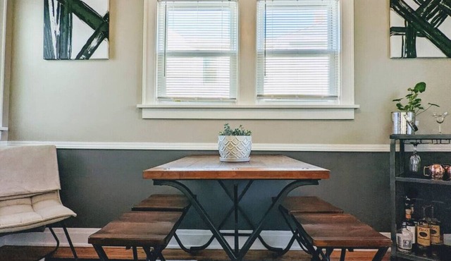 Modern Quiet 1BR Fenced Yard + Office DT Moline