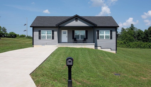 Modern, Quiet, & Comfortable Stay - Near E-Town Sports Park, BluOval SK & Eats!