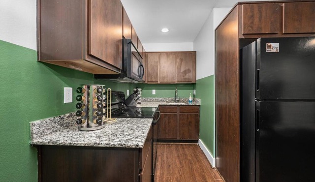 Modern Quirky Apartment Near Medical Center