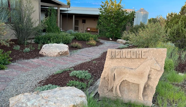 Modern Ranch on 27 acres 18 min from Santa Fe