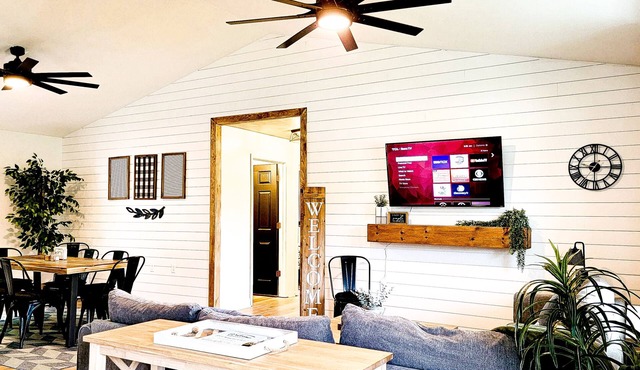 Modern Red River Gorge Vacation Home Fiber WiFi + W/D