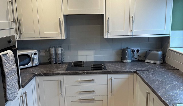 Modern refurbed 3 bed house close to local amenities, salt end and Siemens site