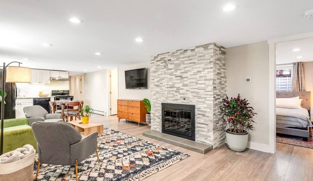 Modern | Regis | Sloans Lake | Work-Friendly