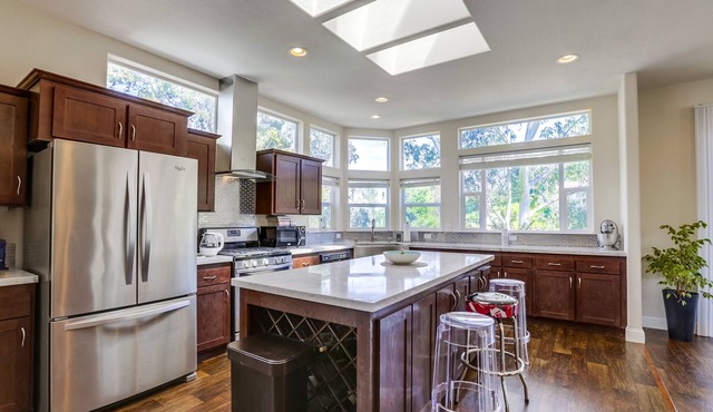 Modern & Relaxing haven in the hillls