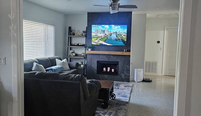 Modern Relaxing Retreat in St. Petersburg! Downtown Access & The Beach!