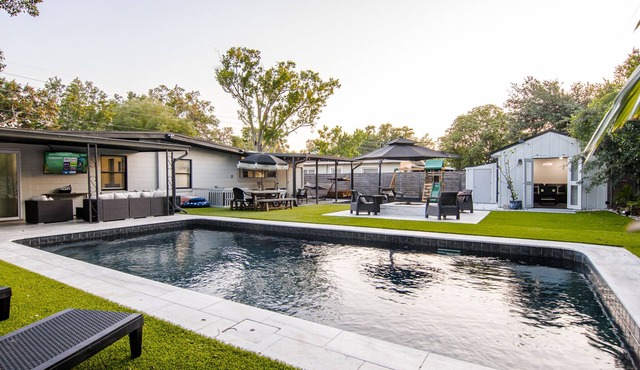 Modern Relaxing Retreat w/Pool, Fire pit, Game room