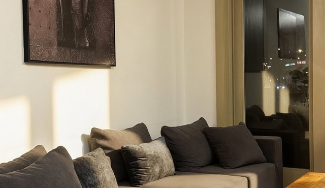 Modern & relaxing space is located near Piedmont Park, Buckhead, and Midtown.
