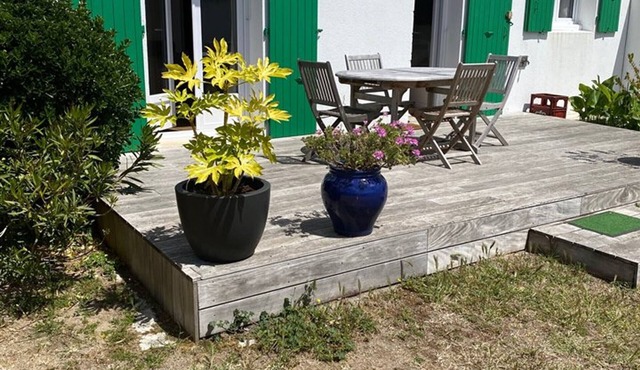 Modern Renovated Holiday Home: Close to Village, Beaches & Market