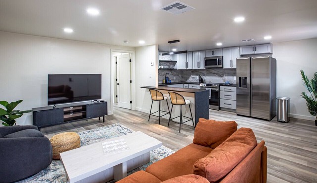 Modern Renovated 1BR