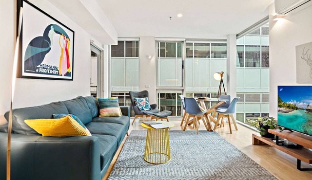 Modern, renovated apartment in Melbourne CBD