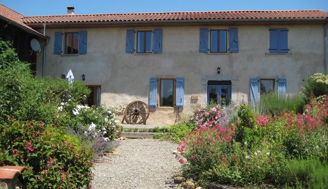 Modern renovated farmhouse in the Pyrenees, large outdoor space & large pool