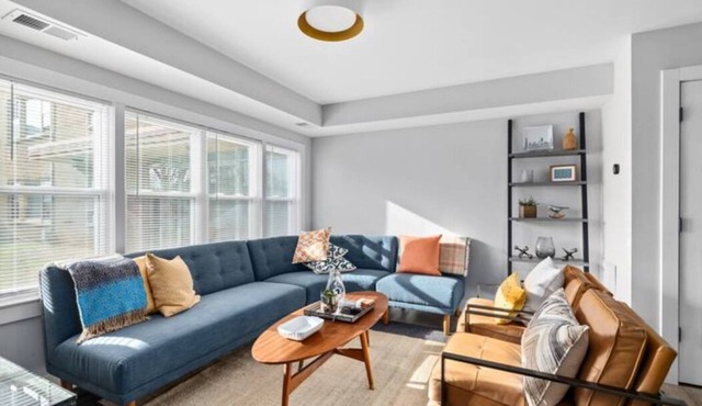 Modern Renovated Suite in Riverside