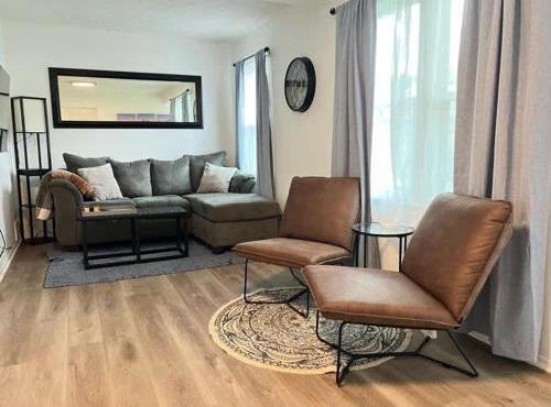 Modern & Renovated 3BR 1BA Home - Quiet & Cozy