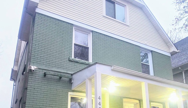 Modern & Renovated 4 Bedroom Apt - 5 min walk to the Falls