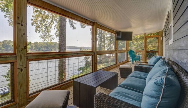 Modern renovated Lake home with awesome GameRoom!