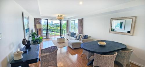 Modern Resort Style Living - Inner City