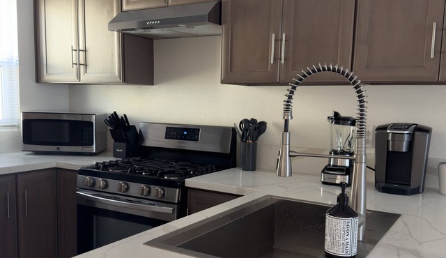 Modern Retreat 1 mi. from Disney