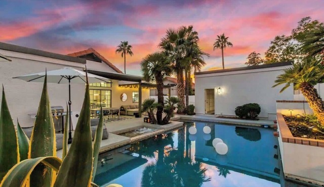 Modern Retreat|2 Masters, Pool, Spa & Arcade Games