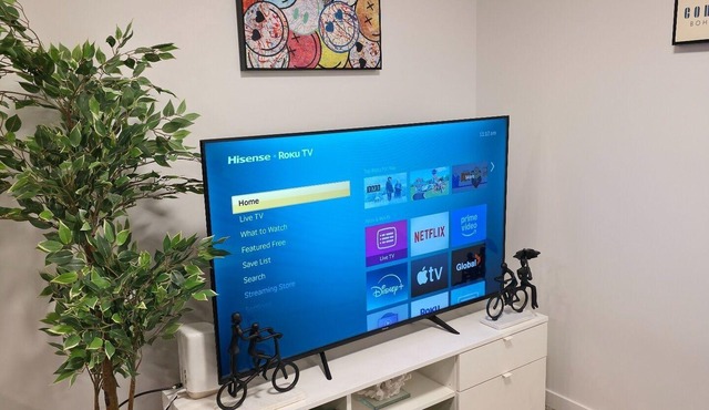 Modern Retreat Central Location All the Comforts of Home