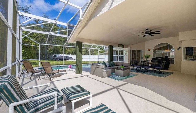Modern Retreat, family sized with large south facing deck