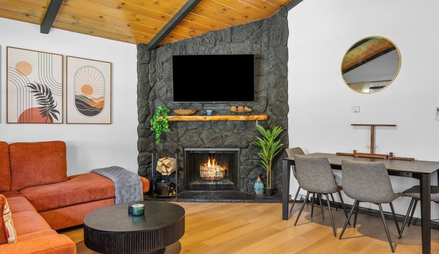 Modern Retreat - Hiking Trails, Mini-Golf & Views