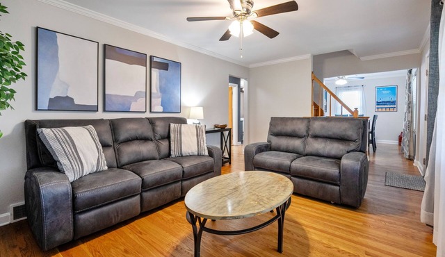 Modern Retreat in Central Louisville - Sleeps 10 - Ideal for Families & Groups
