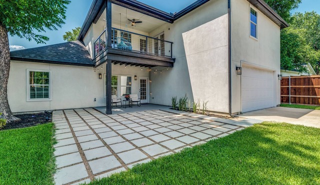 Modern retreat in Crestwood