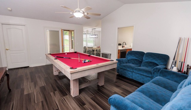 Modern Retreat Near DAY Airport & Metropark