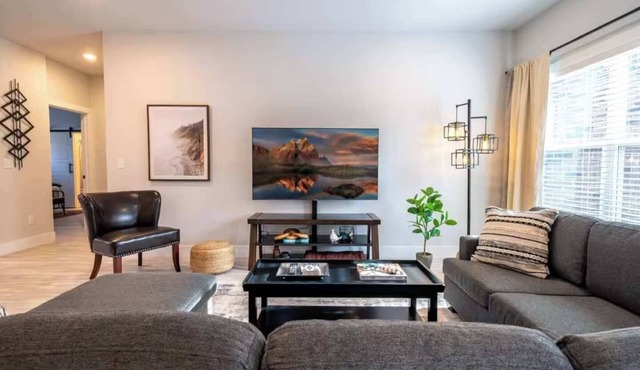 Modern Retreat near Back 40 & Lake Norwood