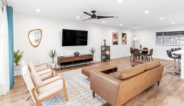 Modern Retreat Near Old Town