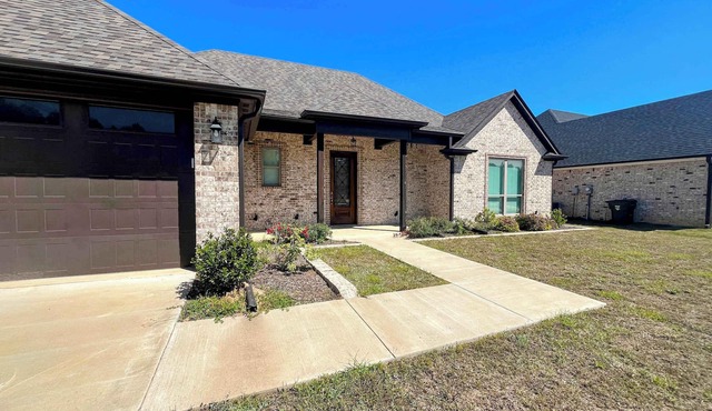 Modern Retreat on Gillian
