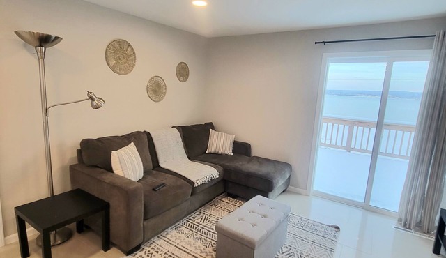 Modern Retreat on Lake Superior, close to snowmobile trails