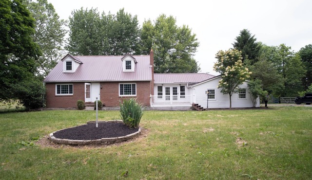 Modern Retreat on Six Acres - Sleeps 13