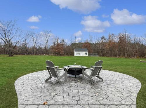 Modern Retreat - Sleeps 8 - Hot Tub & Firepit