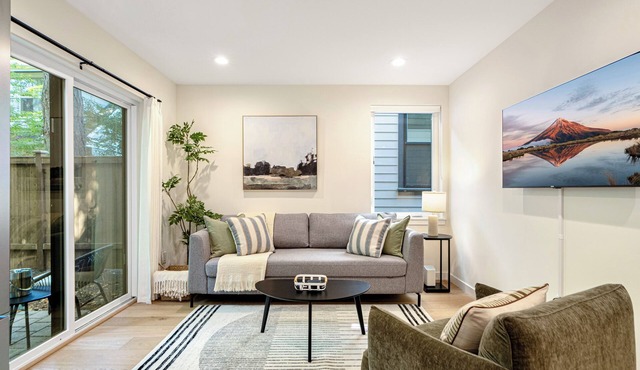 Modern Retreat U-Village, Seattle Children's, UW