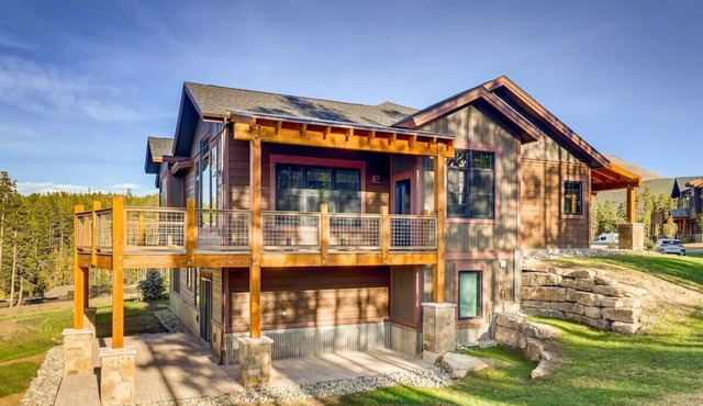 Modern Retreat | Views | Shuttle Stop