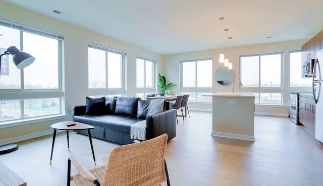 Modern Retreat W Gym & Prime Location