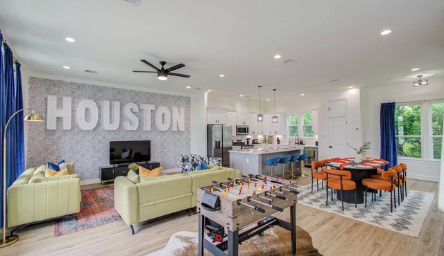 Modern Retreat w/Rooftop Cinema