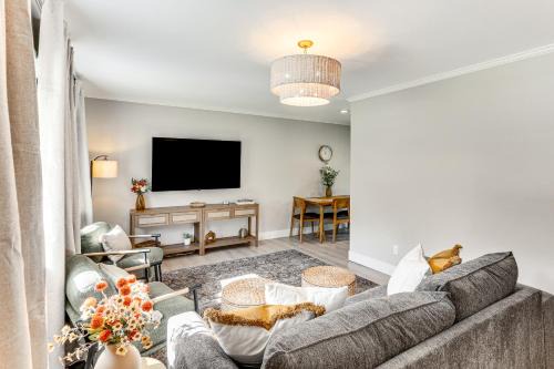 Modern Retreat with Fire Pit Near Harrison Bay!