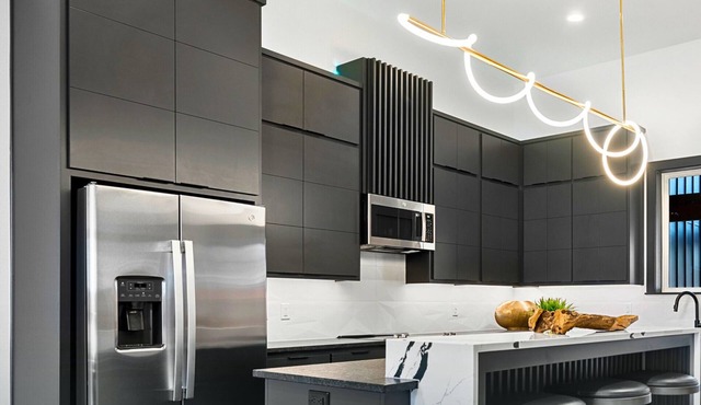 Modern Retreat with Rooftop and Lake Access